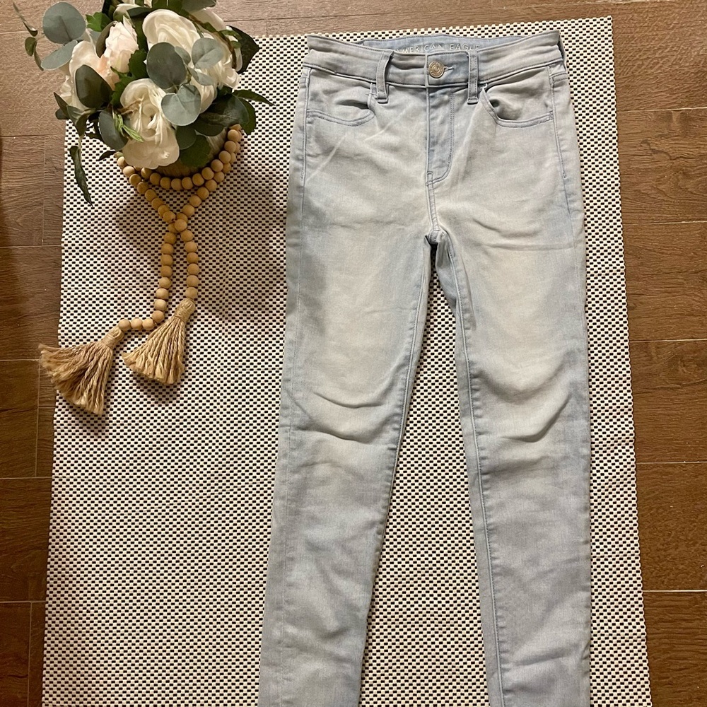 American Eagle Outfitters Next Level Stretch Hi-Rise Light Wash Jeggings Size 2